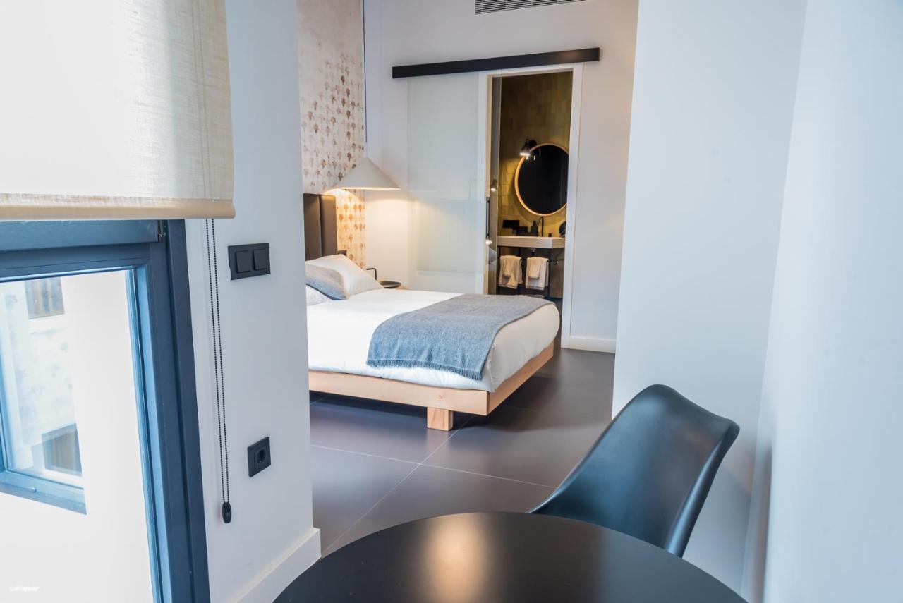 Welldone Quality - Crystal Pool Hotel Seville Ngoại thất bức ảnh